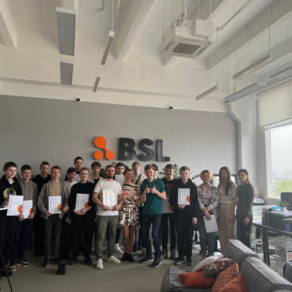 Наши резиденты проходят стажировку в ИТ-компании BSL - КИБЕРшкола программирования для детей, компьютерные курсы для школьников, начинающих и подростков - KIBERone г. Тёплый Стан